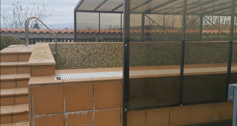Toit coulissant de la piscine
